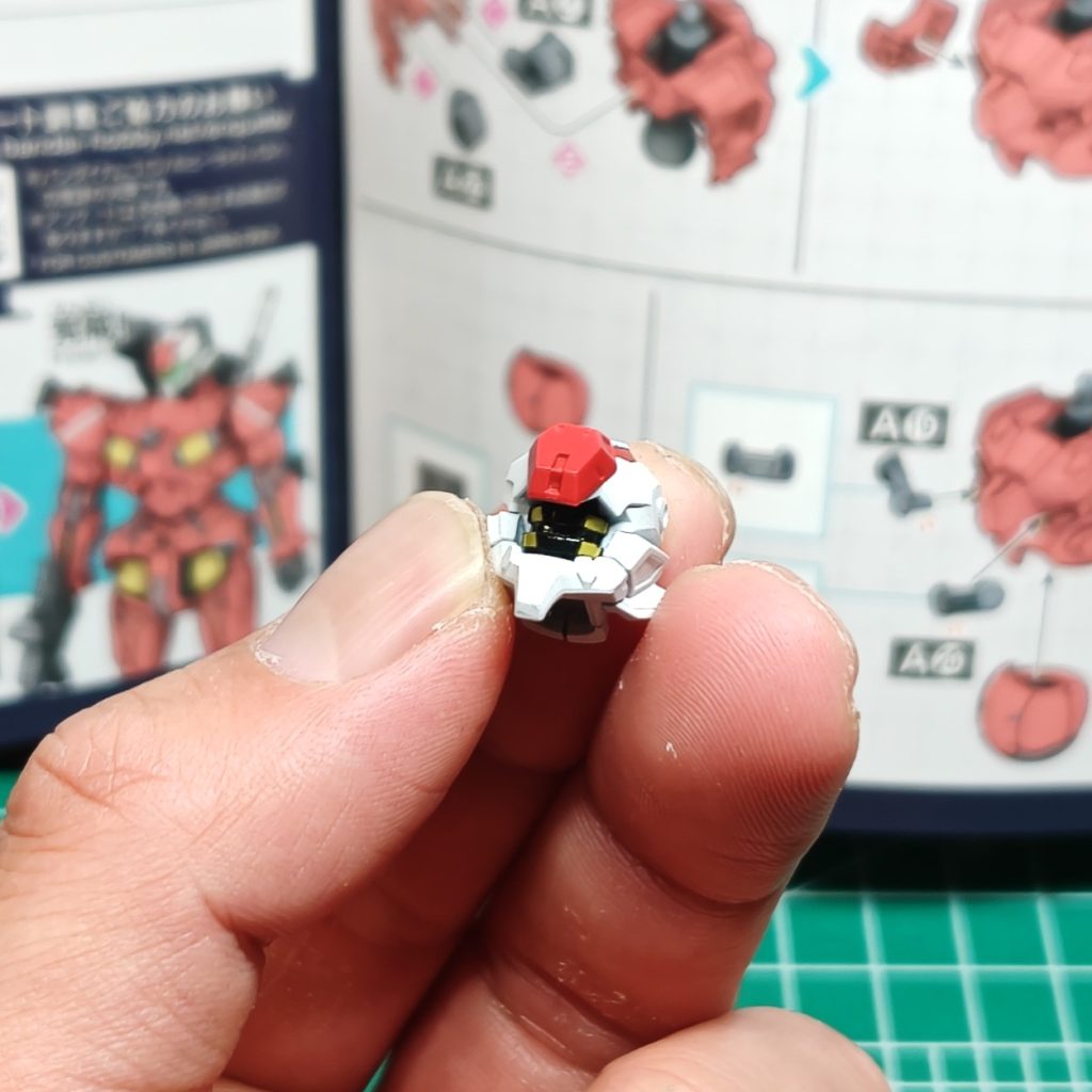 バイザー内はこんな感じ黄色部をハッキリさせてバイザー越しでも存在感があります。