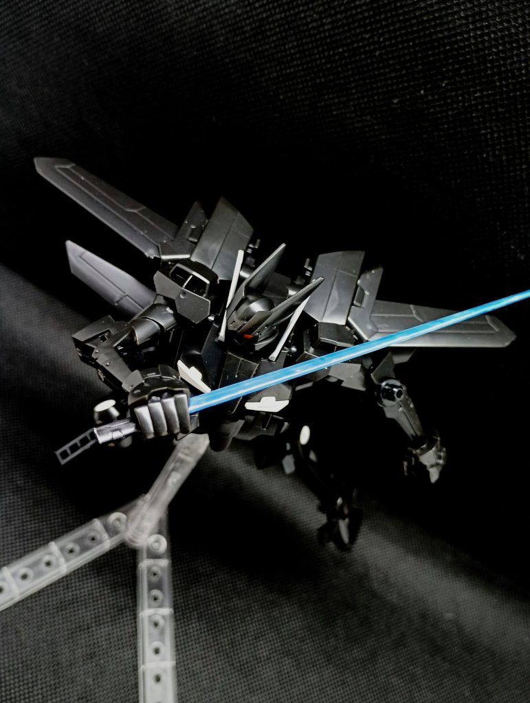 2つめはHGグラハム専用ユニオンフラッグカスタムです細身なボディで空中を素早く駆け回る姿が魅力的なMSですね