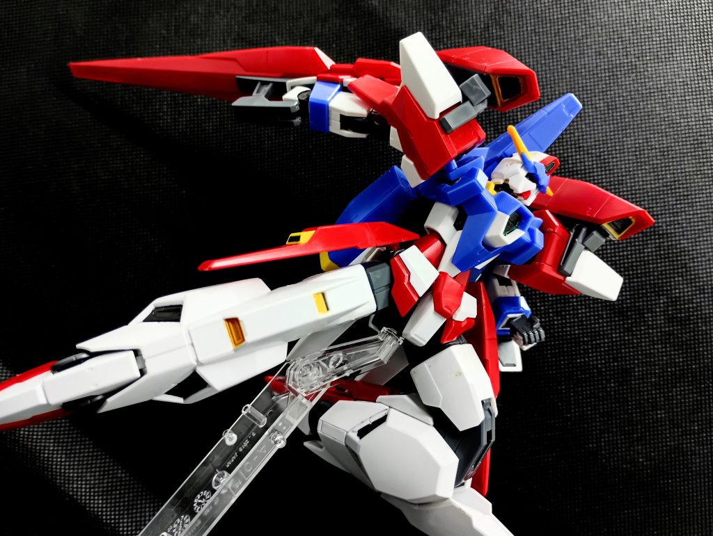 3つめはHGガンダムAGE3オービタルです最近初めてガンダムAGEのアニメを見たのですが、活躍シーンはほぼ1話だけ……噂で聞いてた通り確かに不遇MSでしたね……汗