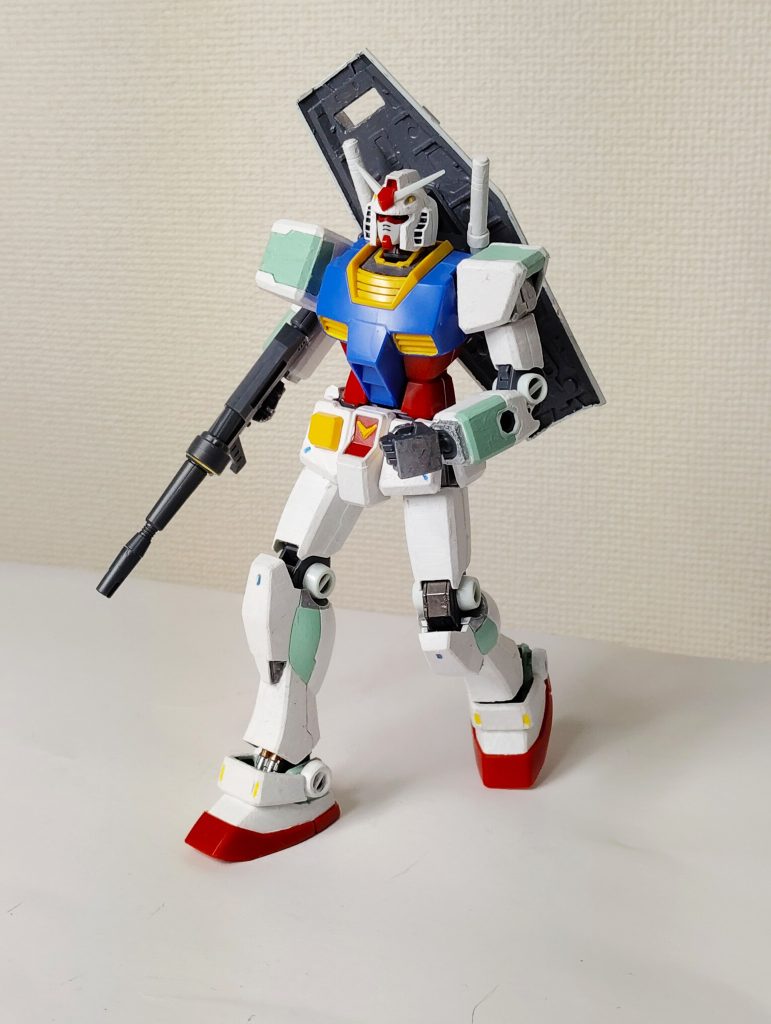 デザイン自体はこなれていて良くできてる。さすがガンプラ作り続けて何十年。