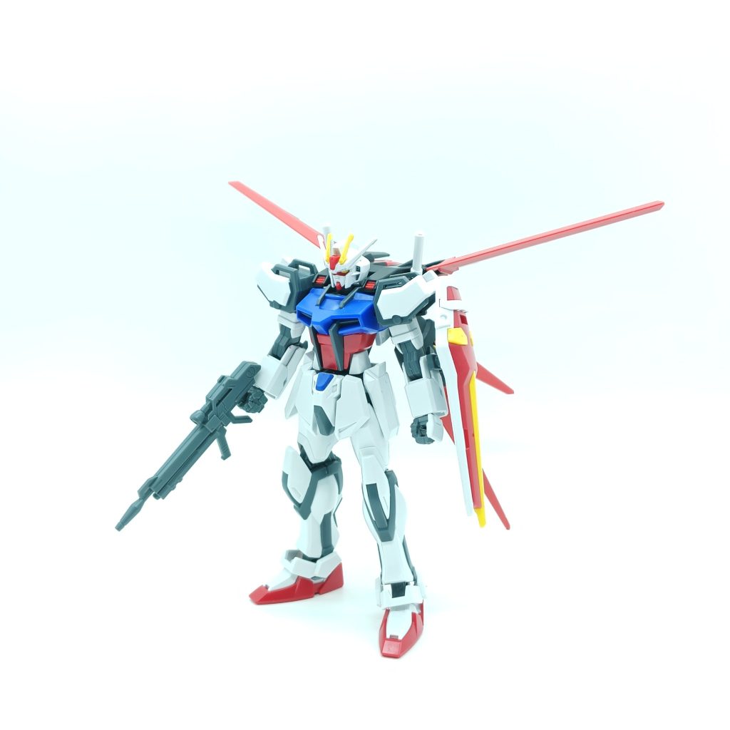 エールストライクガンダム、素のストライクの発売からここまで長かった…組むだけでここまでできるのやっぱスゴいな。