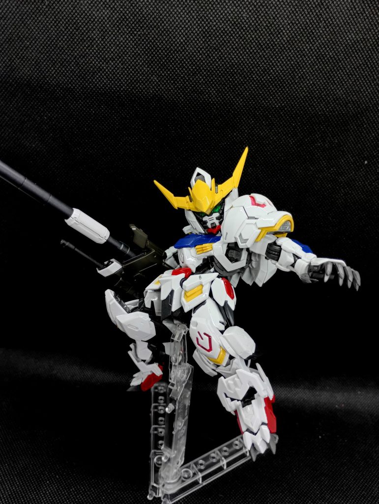 宇宙空間をイメージしたポーズですEDでも滑腔砲使ってましたよね…ほぼカットされるシーンなので印象は薄いですが……