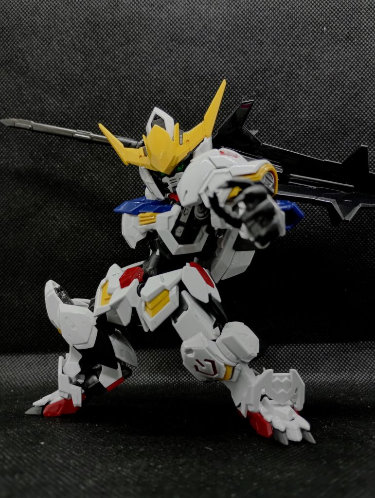 うまく言語化できないですが、なんかかっこいい感じのポーズですMSが人間くさい動きするの違和感あるって話題をTwitterで見ましたが、個人的にはリアリティよりも作劇的な面白さを維持していれば問題ないので肯定派です