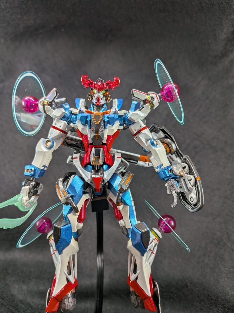 白い外装部はパール塗料を2種類使用して塗り分けたのですが、写真だとその差がほとんどわからないですね!