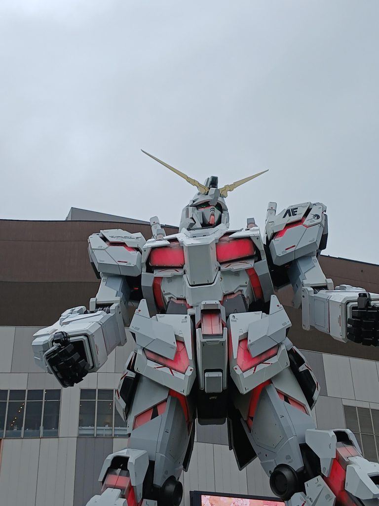 作品名：ガンダムベースへ買い物へ<p>行ったのは先週です(gundam-kao2) 欲しい物は、買えました。</p>
