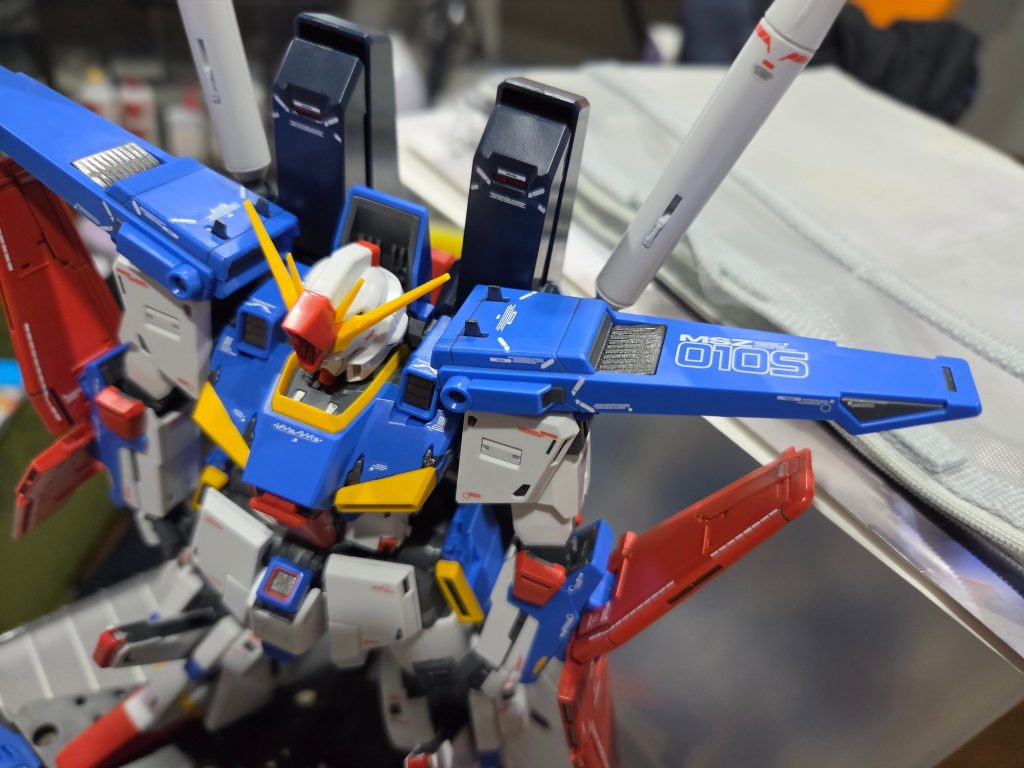 水転写デカールも久々にこれだけ貼る作業は神経使いました、、、余ったデカールも何処に貼ろうか楽しめるのも良いですね。