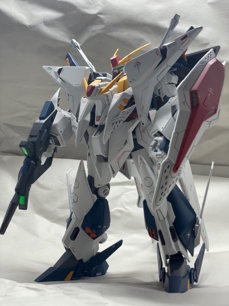 面出し＋若干の配色変更はしています。特にシールドはアニメ版の配色だと飾った時に間伸びしそうだったのでgジェネ版オマージュで赤くしました。