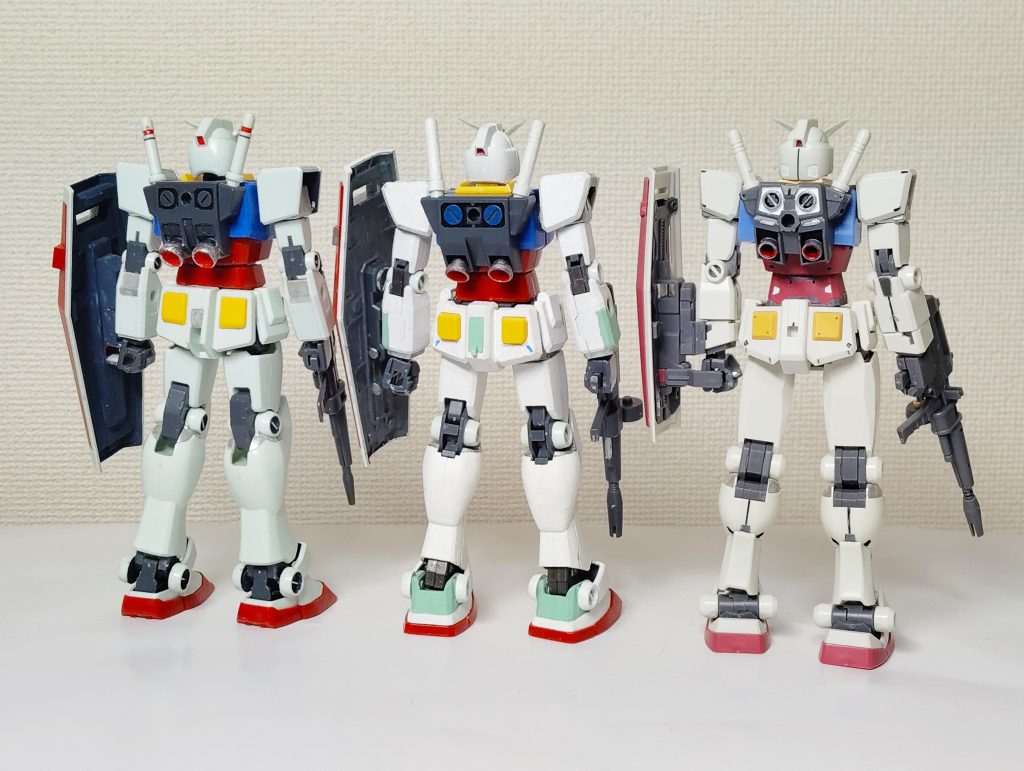 左のEGガンダムの成形色がHG版と同じだった。