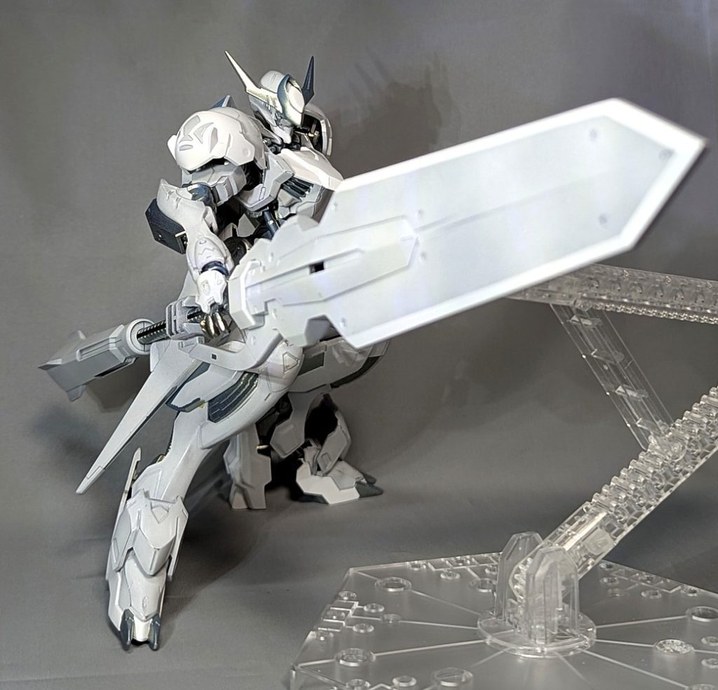 ヴァルソ持ち手を作るのがめんどくさかったので、手は添えるだけで、穴を開けたところにジャンクパーツを刺して浮かせてます