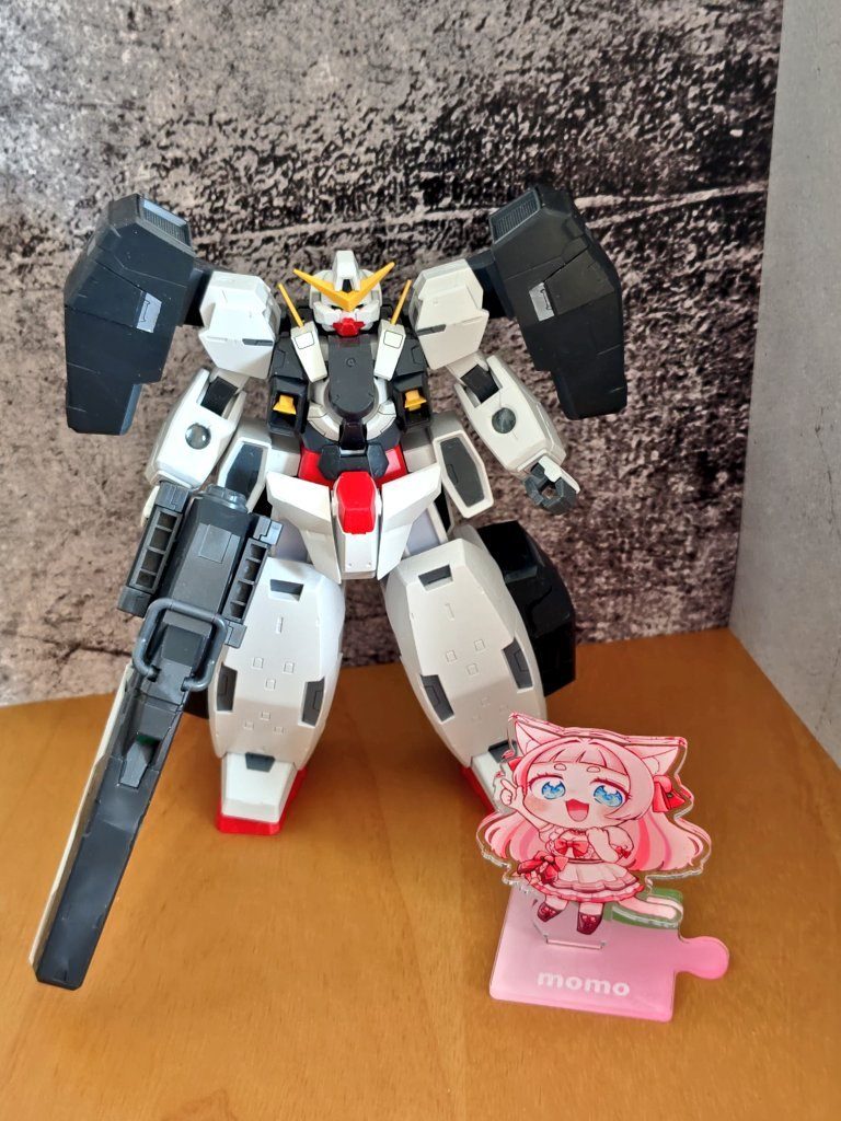 まずは組み立て後の写真！！比較対象があればよかったのですがこれの前に組んだのがHGクスィーガンダムなので「でけぇ！！」ともリアクションできず笑ガンダムナドレに変形できることもあり、ここからいろいろと手を加えていきます！！