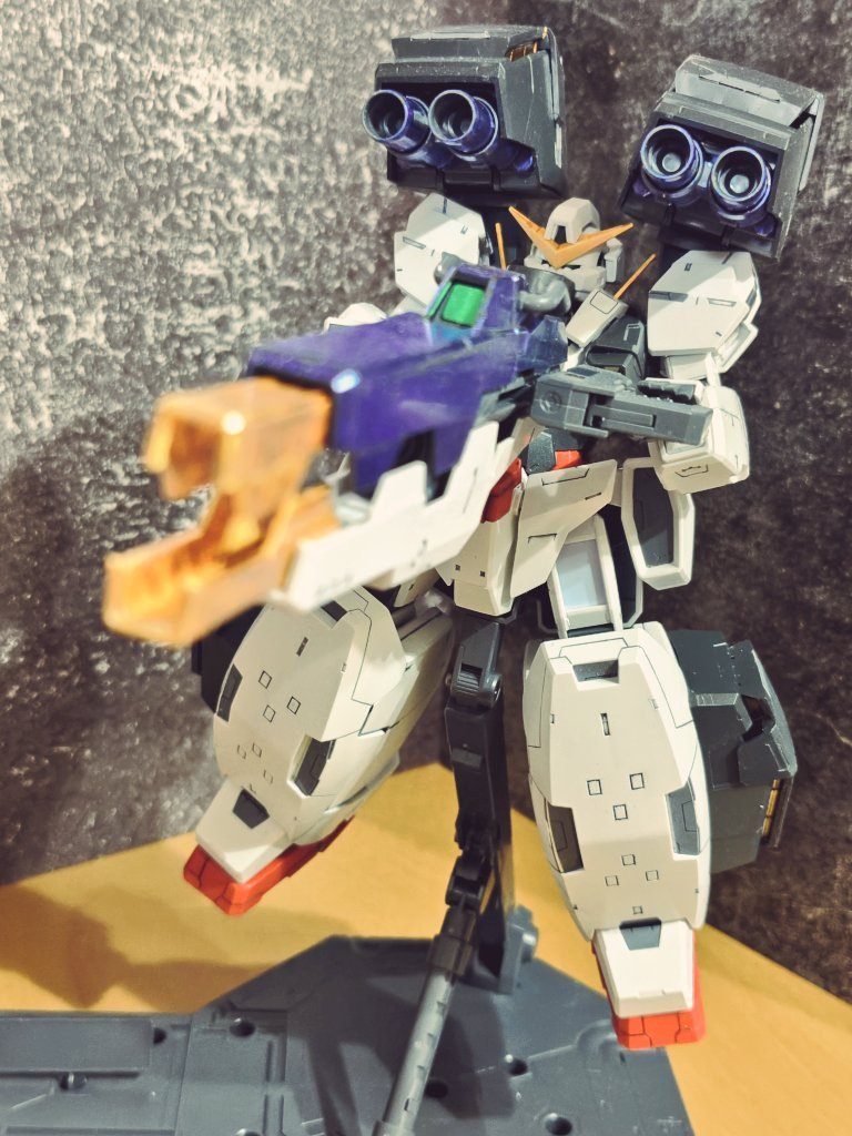 完成したガンダムヴァーチェ撮影の構図もかっこよくなるようこだわってみました。
