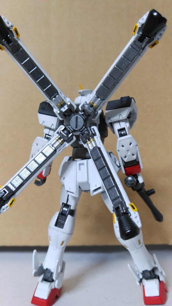 小さい機体なりに、各部パーツはしっかり作り込まれ、細部塗装してやるだけでデティールが引き立ちます。HG化された事で、マンガ原作もガンダムシリーズとして正式に認められた感じがして、ファンとしては本当に嬉しいです。後はアニメ化なんですが、さていつのことやら？&nbsp;