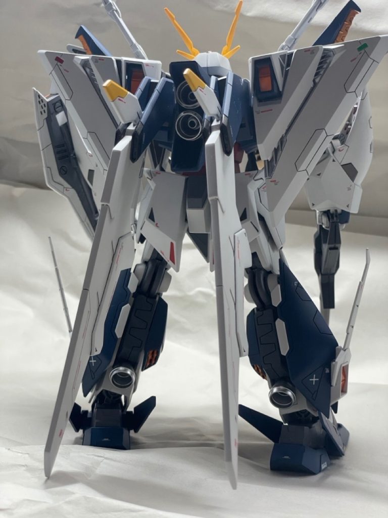 スタビライザーは付属のシールでマスキングをして塗装しました。アリュゼウスのシールも色々言われていましたが、マスキングゾルと組み合わせる前提ならマスキングとして優秀だと思います。