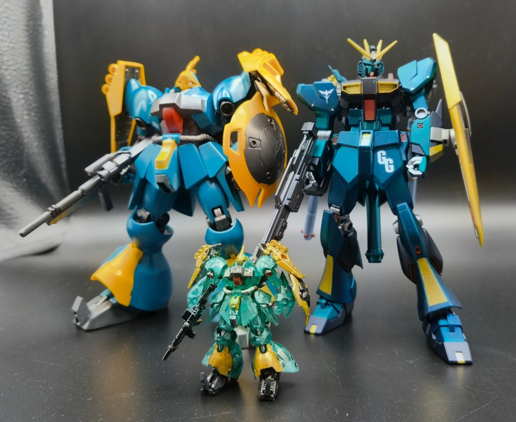 ギュネイシリーズ!パチ組みヤクトドーガにアーティファクトと!!つや消しキャンディで結構色味再現出来たのでは!?（自画自賛(gundam-kao2)）モノアイはカメラ部をデザインナイフで削ってHアイズ貼り付けただけのお手軽改造でしたが思ったより効果的!?(gundam-kao2)