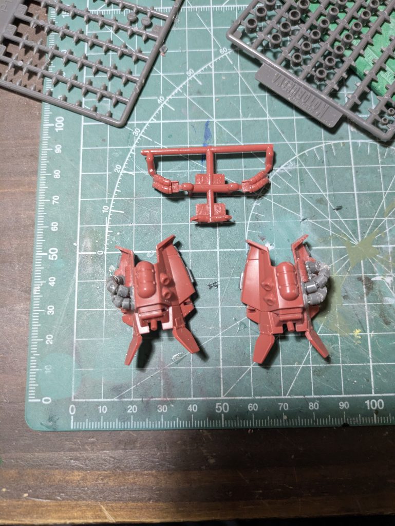 コトブキヤのパイプパーツと透明ブラ棒で動力パイプを作り直しました。