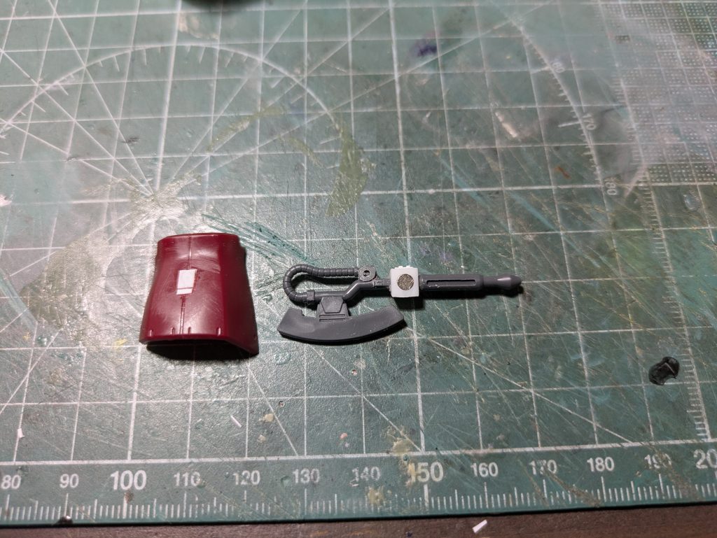 格納状態のヒートホークと腰アーマーにはネオジムを仕込みました