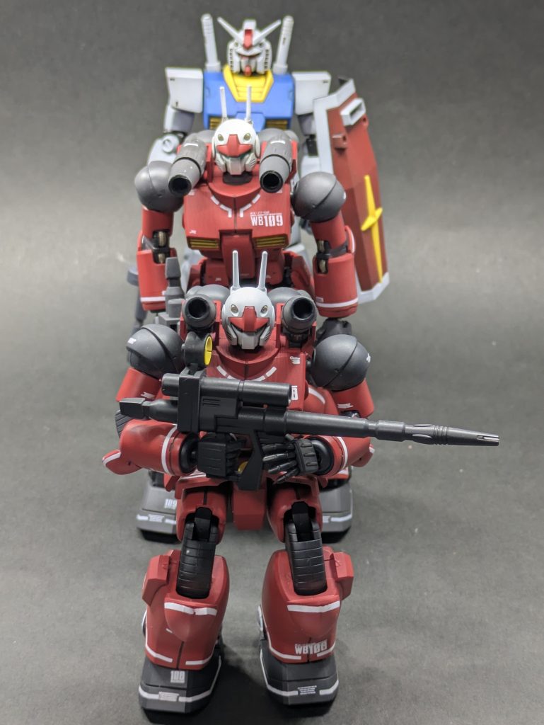 映画では主役のガンダムから出撃しないで、あえてガンキャノンからという設定も憎かった(笑)しかしアニメの様にカタパルトから射出される時のウンコ座り(笑)がこれ以上しゃがめなくて再現出来ないのが悔しいです。