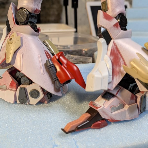 足回りの造形はこんな感じにしました😊つま先はコトブキヤのアーマードコアから引っこ抜いてきました(zaku-kao5)（2枚目）