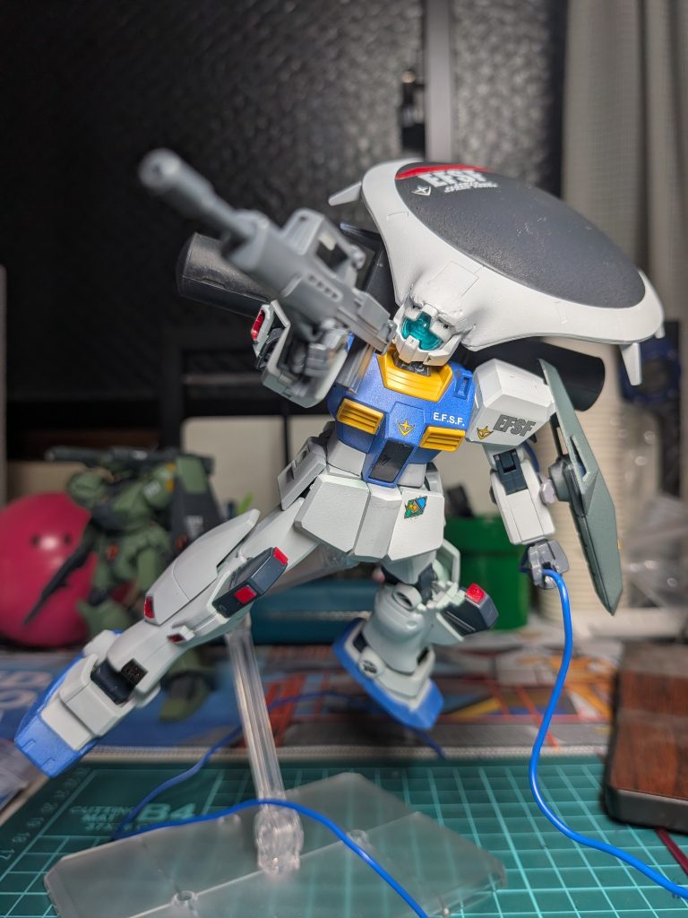 ケーブルを持ちながら射撃