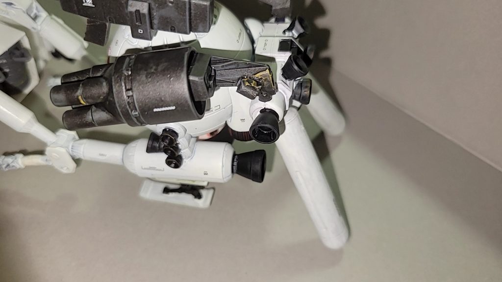 ゲルググマリーネのバックパックを追加し機体本体にもスラスターノズルを追加