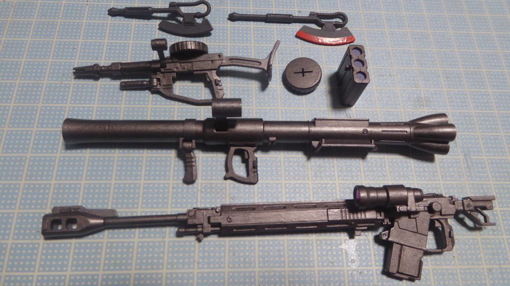 付属武器射撃兵器は全体を焼鉄色で統一し、バズーカの弾頭には別の色で。