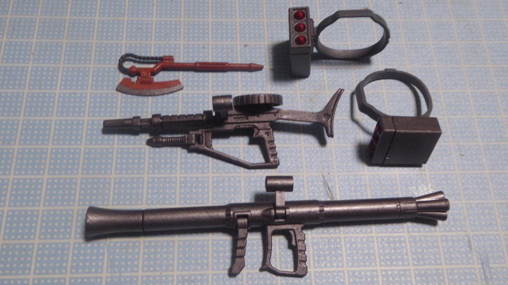 付属武器大部分を焼鉄色で統一しています。ヒートホークのみ、焼鉄色はブレード部に。