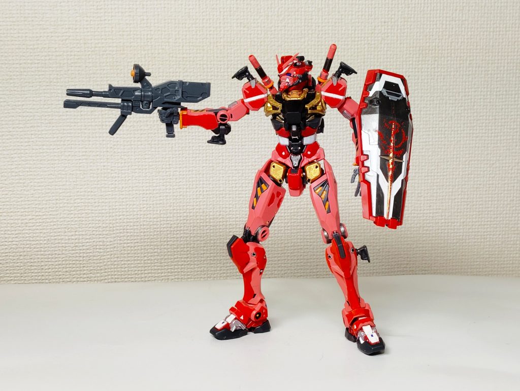 盾も単純な赤白黒でいい感じ。