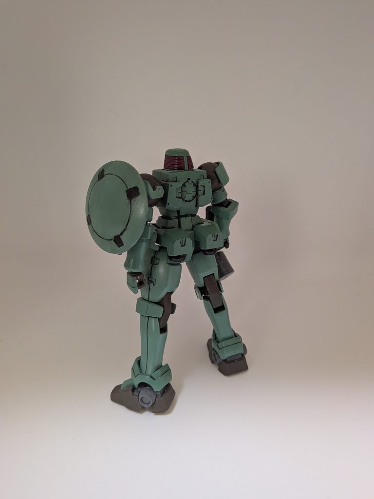 背面その時の気分で合わせ目は消していません