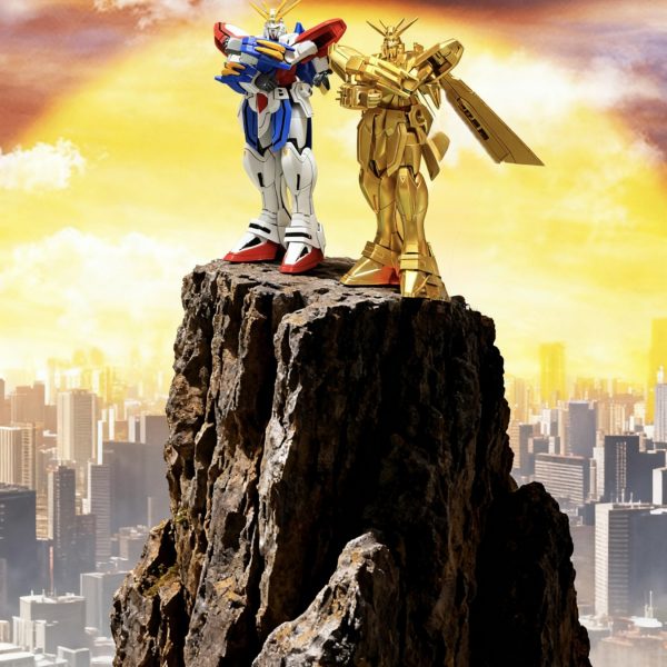 初めてHGゴッドガンダムを、筋彫り、またはもう一体ハイパーモードに塗装しました。また胸の部分を光るように電飾し、手の部分は蛍光塗料で塗り、光らせました！この後に日輪とかも、作成予定で、とりあえず、投稿してみたく、出しました😭暖かい目でみてください。また、アドバイスお願いします。（3枚目）