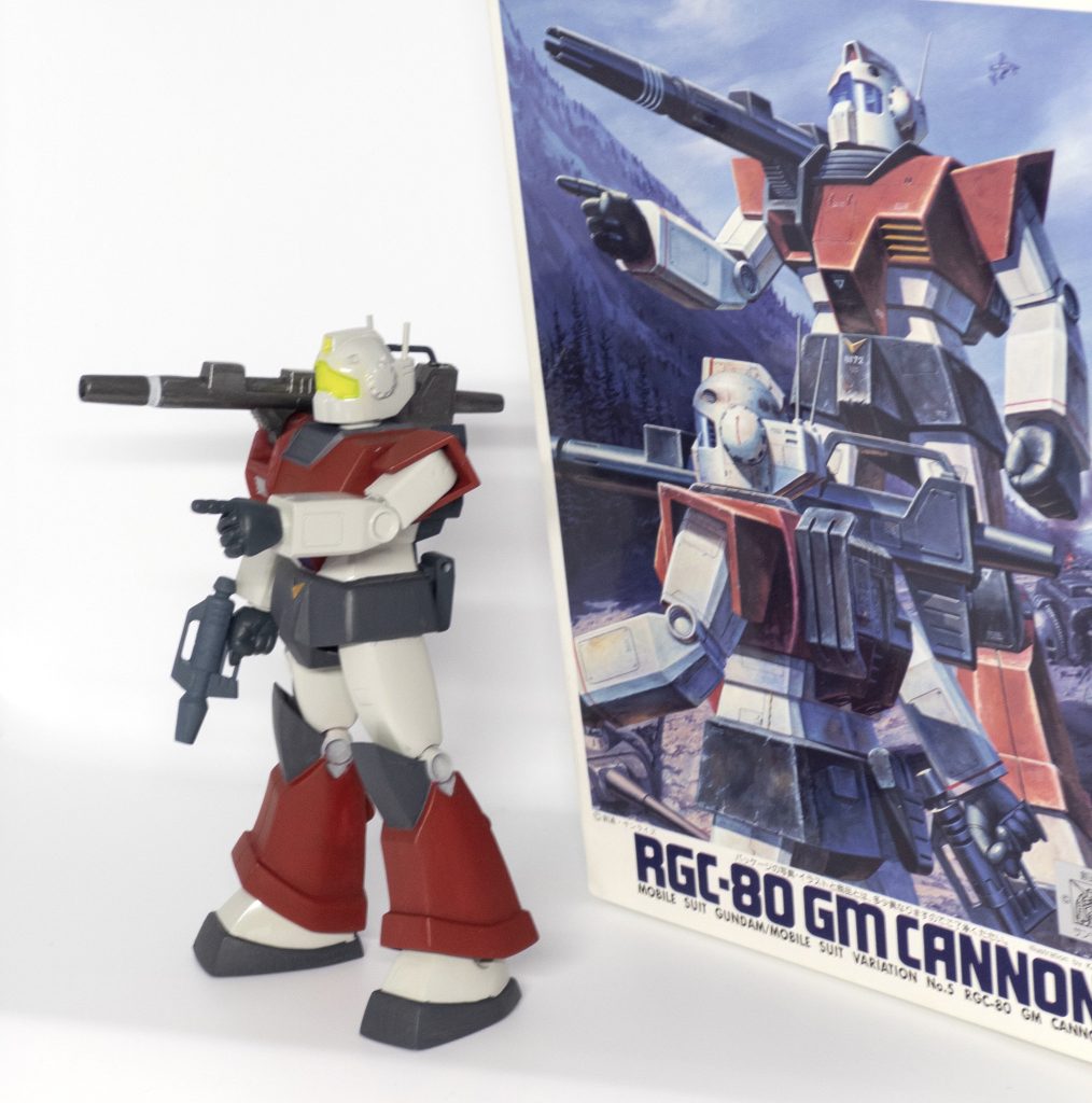 箱絵の印象的な指差しポーズを再現！　したつもりだったのですが作ってから逆の手だったことに気がつきました…。