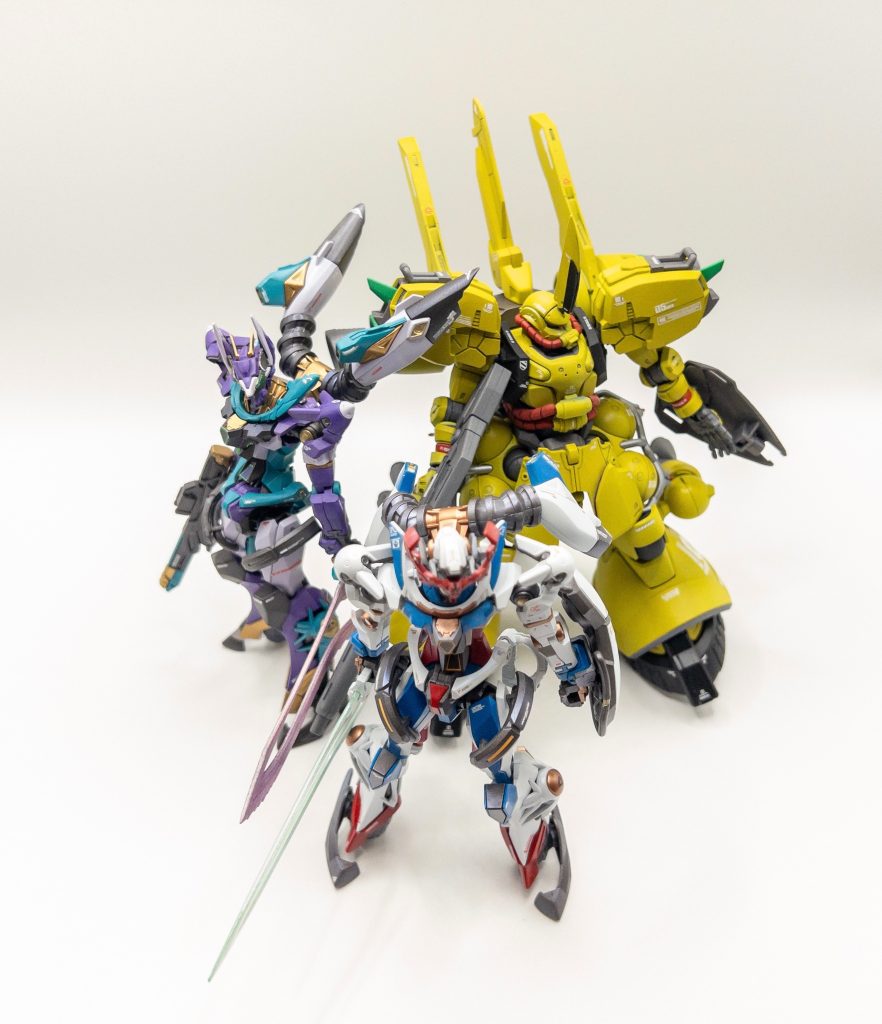 過去作のジークアクス、ジフレドと並べて。こう見るとジオっぽさはある。気がする。