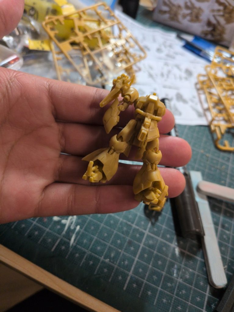 製作中の写真載せます仮組時　パーツがポロポロ落ちますねこれは(gundam-kao5)最終的には接着できるとこは接着しました&nbsp;
