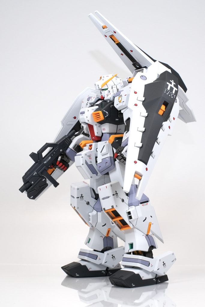 シールドブースター3機装備による重装感がたまらないですね。