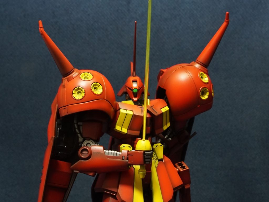 モノアイは、穴を開けて、余ってたクリヤパーツの裏をシルバーにして埋め込んでますが、思ったよりも写真写りが良くて満足。