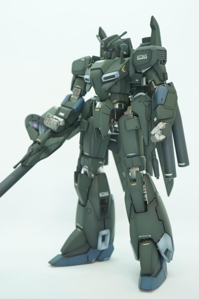 足の合わせ目消しと塗り分けに苦戦いたしました。