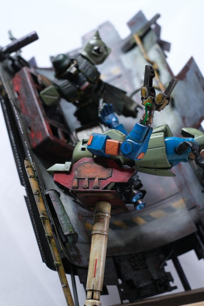 インパクトを強化する為、バックパック新しく作りました、内側は1/100ジムのパーツです