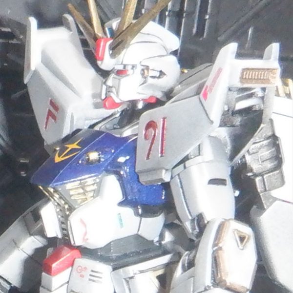 本体が完成に近づいたので武器に進むとモナカが多い。合わせ目消しに疲れてるから武器造らなくなるんですよ。手抜きしてシルバー一色にしてやろう。（4枚目）