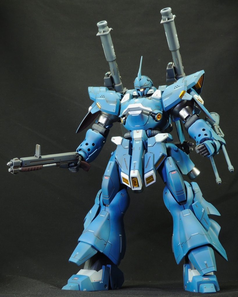■頭部　バルカン砲はHIQPARTSのEZガンマズル レギュラー S1.5mmを使用しました。モノアイはHアイズ(ピンク・φ3.0mm)に置き換え、レンズを取り付ける筒状のパーツの中にLEDを2灯設置しています。※電飾に関する記事は後述します。