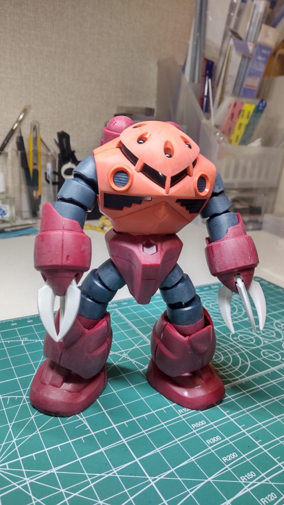 先ずはヒケ、ゲート処理をしながら仮組。何時も極小物と向き合っているのでHGがでっかく感じる😮感覚バグってますね😆スタイルはぼちぼちですが、このままでは味気ないので、少し改修していきますね。