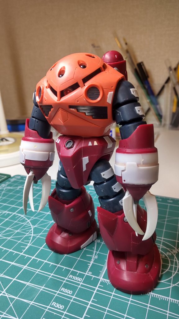 後はプラ版と配給パーツで情報量を追加して完成!さて塗装という時に悪夢が😱腕部のBJが割れしまった〜それも2箇所😭ガンプラ作ってると、あるあるですよね。仕方なく2体目を購入💧