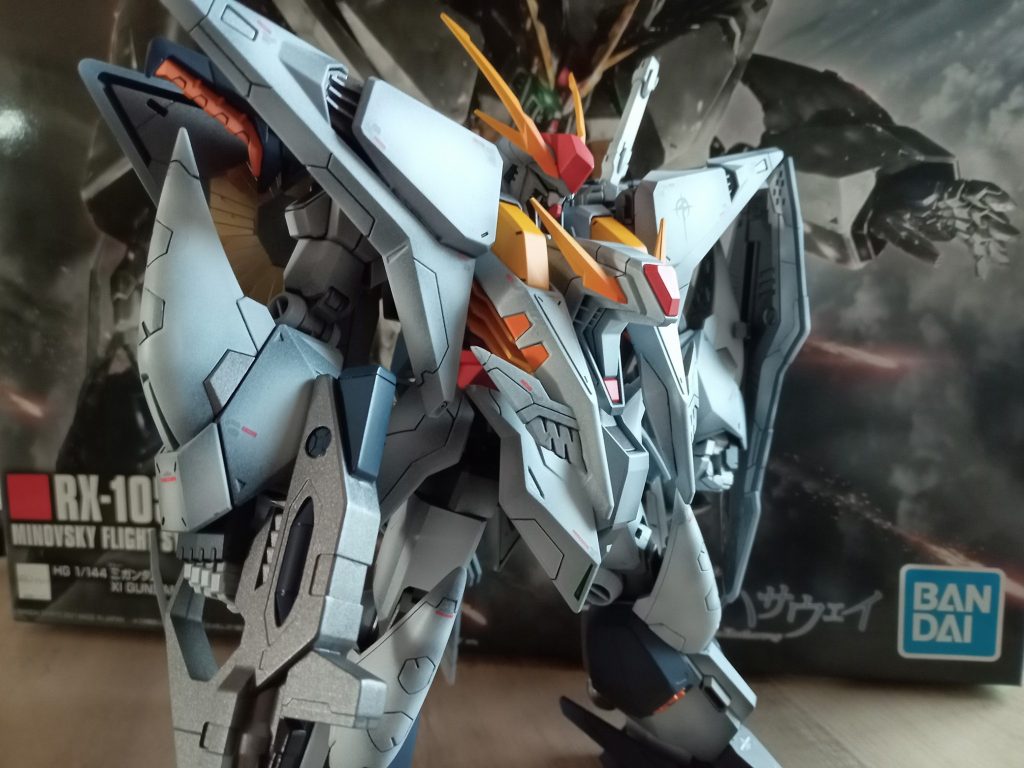 胸部やダクト部、脚部のオレンジはキット付属のシールを利用して塗り分けてます。