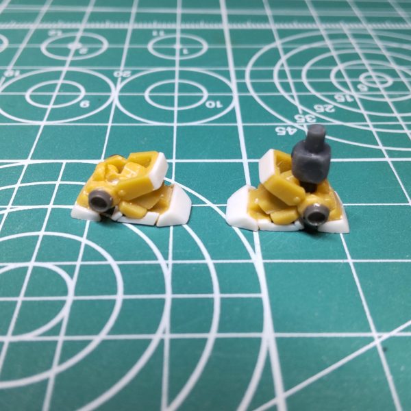 ご無沙汰しております。2ヶ月ぶりの再開です。ちょっとした切欠でHGを手掛けることになり、暫くゴミクズのように隅に追いやっていましたが、ようやく再開です。が...久し振りにアーティファクト見るとちっちゃいのなんの、目、肩、首に良くないです😵💫それでは難関の脚部の制作です。モモはウイングガンダムを流用し、最後のダブル関節を移植しました。( コトブキヤさん再販して下さい😣 )太腿から下はMK-Ⅱをベースに加工しています。カカトが後ろに出っ張っていたので切断し詰めました。スネ部カバーも可動しますよ。足首にはBJの周りを削って差し込み。脚が細いので苦労しますね。太腿は2体分の内腿を貼り合わせて整形です。一応形になったので仮組みしバランス確認です。なかなかでは?😋次回は肩周り( これまた難関)世の中6弾で盛り上がっているのに手が出せません😥まだまだ先は長そうです😓 (2枚目)