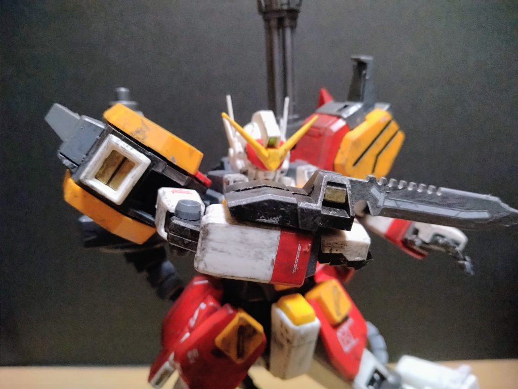 アーミーナイフを構えたり