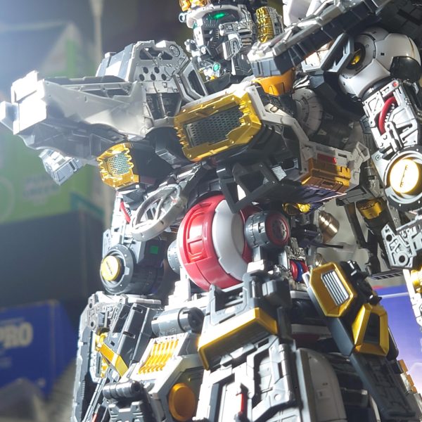 フレーム状態のフルハッチオープン。外装付けたらほとんど見えなくなりますねー でも部分塗装はしてます。ボルトやパイプやフィンなどは、細かくモールドされているので、単色だと影になって見えません。まぁハッチ以外の箇所はマジで自己満足の塗装ですね。そのうちにクリアー装甲が発売されるはずなので、フレームも全力です。たぶんσ(^_^;)（4枚目）