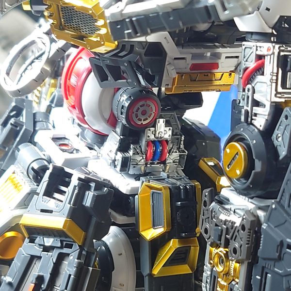 フレーム状態のフルハッチオープン。外装付けたらほとんど見えなくなりますねー でも部分塗装はしてます。ボルトやパイプやフィンなどは、細かくモールドされているので、単色だと影になって見えません。まぁハッチ以外の箇所はマジで自己満足の塗装ですね。そのうちにクリアー装甲が発売されるはずなので、フレームも全力です。たぶんσ(^_^;)（7枚目）