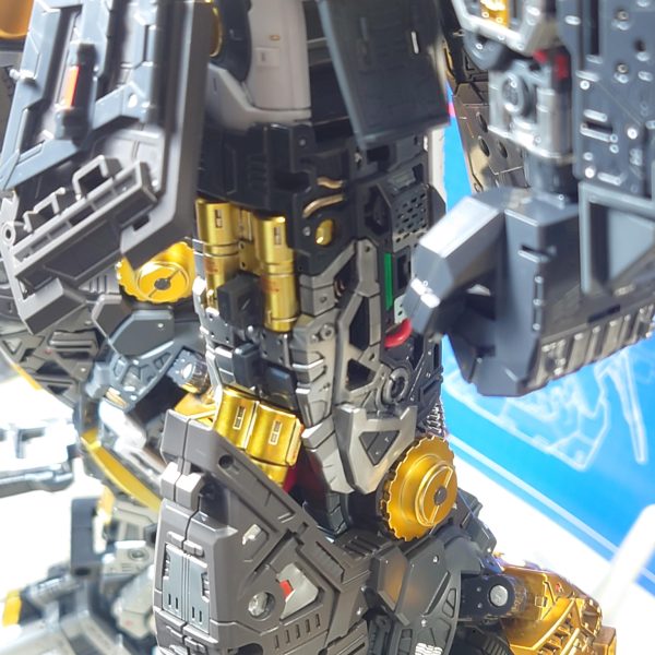 フレーム状態のフルハッチオープン。外装付けたらほとんど見えなくなりますねー でも部分塗装はしてます。ボルトやパイプやフィンなどは、細かくモールドされているので、単色だと影になって見えません。まぁハッチ以外の箇所はマジで自己満足の塗装ですね。そのうちにクリアー装甲が発売されるはずなので、フレームも全力です。たぶんσ(^_^;)（2枚目）