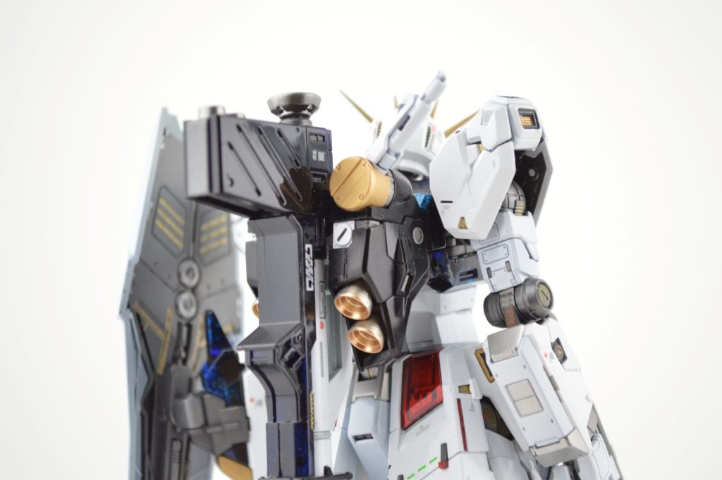 ノズル周りはメタリック塗装でギラギラさせてますせっかくのクリアモデルなので、ところどころクリアパーツそのままにしたり透過スリット追加したりと微妙な差異を設けてます。