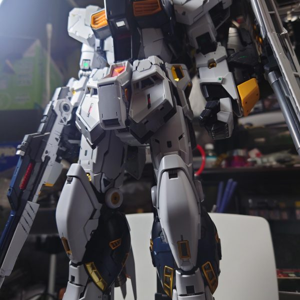 νガンダム本体とライフル、バズーカ、シールドと完成した時点で一息。まだフィンファンネル×6が待ってるぜ(；´∀｀) 外装はディティール追加を考えてますが、なんせデカイし多いので気長にやっていきます。あーデカール、どうしようか…（2枚目）