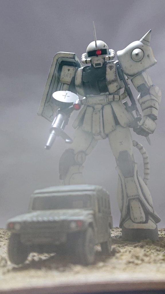 「粉塵を巻き上げて狙いをかわすぞ！」無駄だ！あばよ！