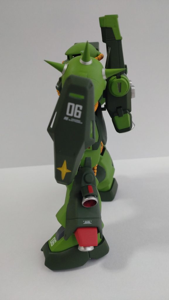 ショルダーのスパイクはメタルパーツを使用してます。